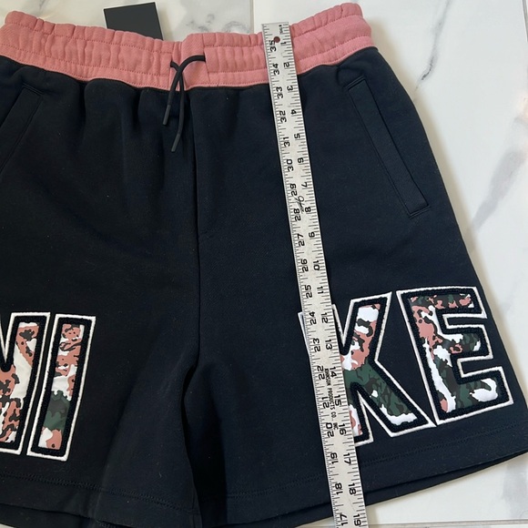 🆕 Nike Spell Out Fleece Black Pink Splatter Camo Oversized Shorts Women’s M - Picture 12 of 14